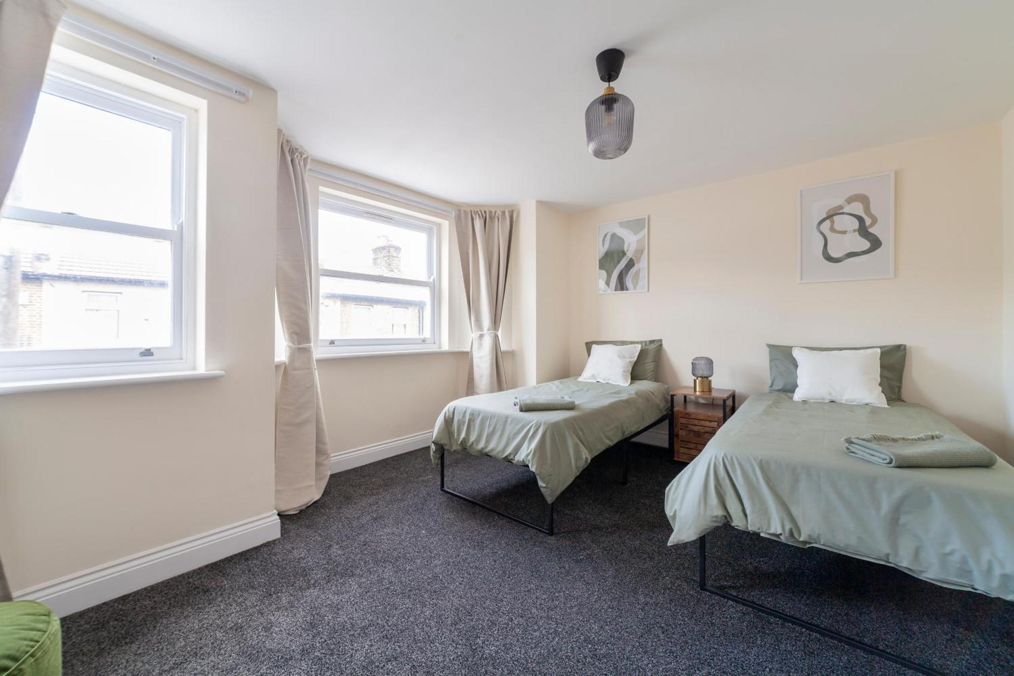 Arte Stays Serviced Houses Stratford - 3 Bedrooms 2 Bathrooms Houses London, Stratford, Maryland, Free Parking, Garden, Weekly Or Monthly Stays - Up To 8 Guests Exterior foto