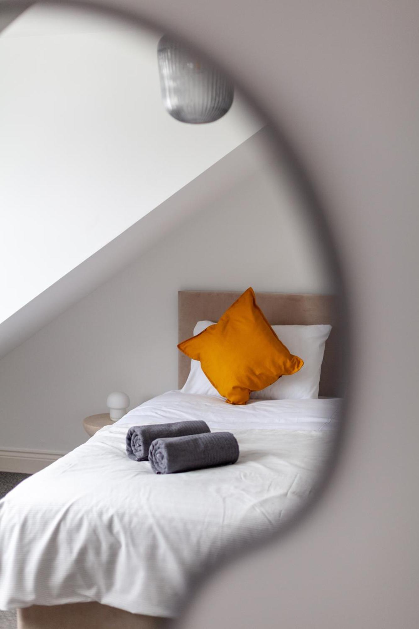 Arte Stays Serviced Houses Stratford - 3 Bedrooms 2 Bathrooms Houses London, Stratford, Maryland, Free Parking, Garden, Weekly Or Monthly Stays - Up To 8 Guests Exterior foto